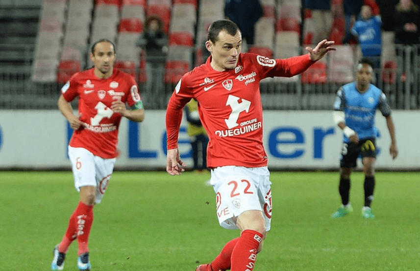 关于赛后波尔图备战法甲，状态回暖细节曝光，话题不断，更衣室氛围转暖的信息-泛亚体育