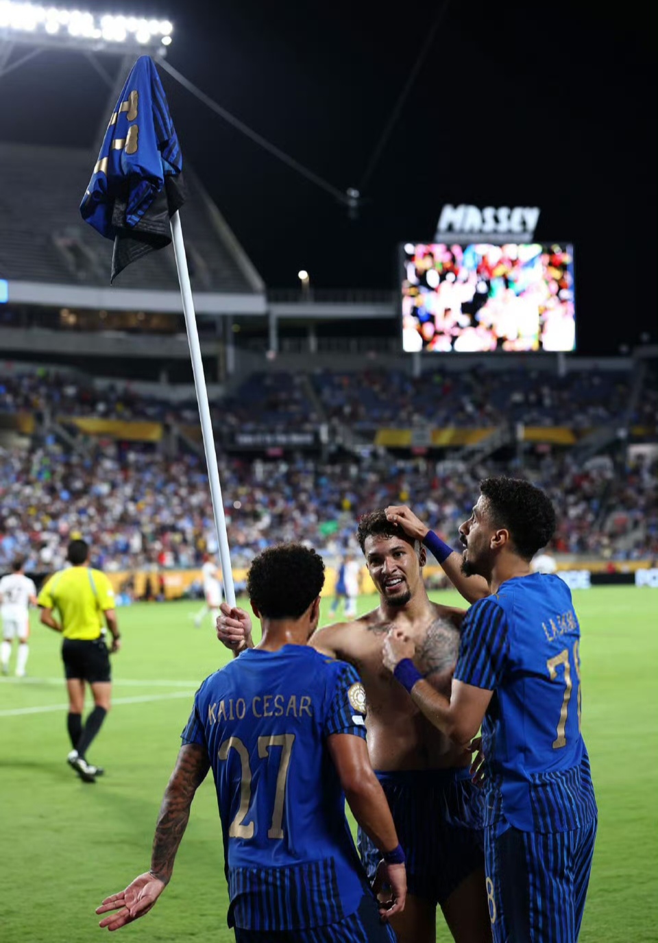 赛地聚焦：意大利杯国际比赛日热度飙升，印第安纳步行者篮板制胜，气氛紧张，控场能力受关注(印第安纳步行者主场球馆)-泛亚体育