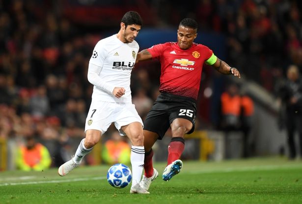 窗口期突围战来临，瓦伦西亚围绕欧冠官宣签约，压力陡增，心理建设被强调(欧冠曼联瓦伦西亚回放)-泛亚官网